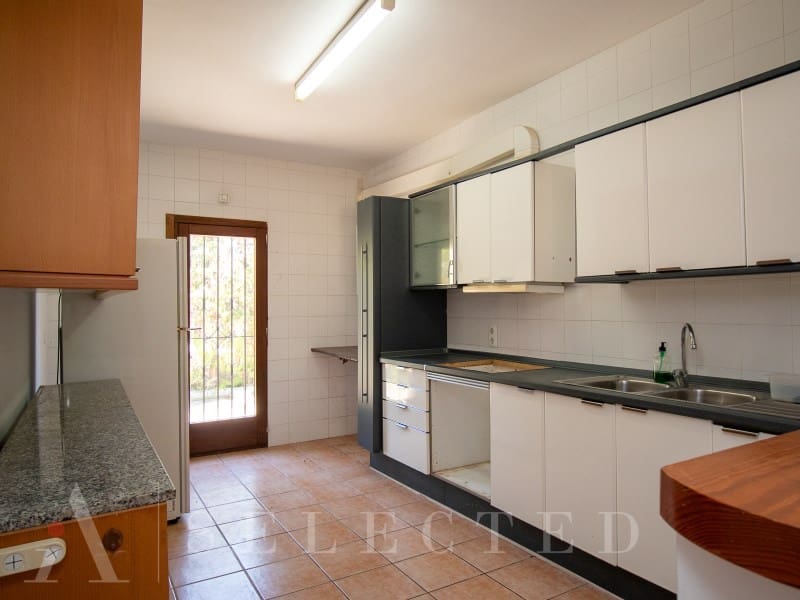 4 bedroom Villa for sale in Alcudia - € 610,000 (Ref: 9924290)