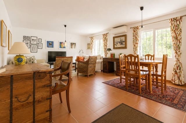 Villa/Maison de 2 chambres à louer à Altea avec piscine garage - 1 800 € (Ref: 10037025)