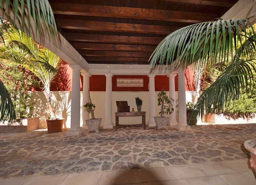 7 bedroom Villa for sale in Altea with pool garage - € 3,000,000 (Ref: 3317311)