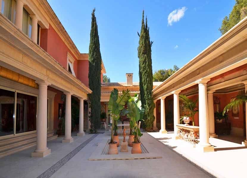 7 bedroom Villa for sale in Altea with pool garage - € 3,000,000 (Ref: 3317311)