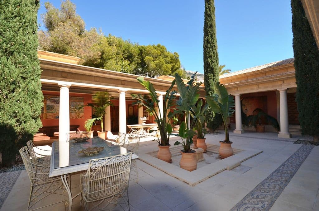 7 bedroom Villa for sale in Altea with pool garage - € 3,000,000 (Ref: 3317311)