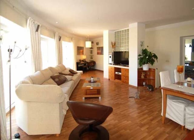 7 Zimmer Villa zu verkaufen in Altea mit Pool Garage - 950.000 € (Ref: 3335452)