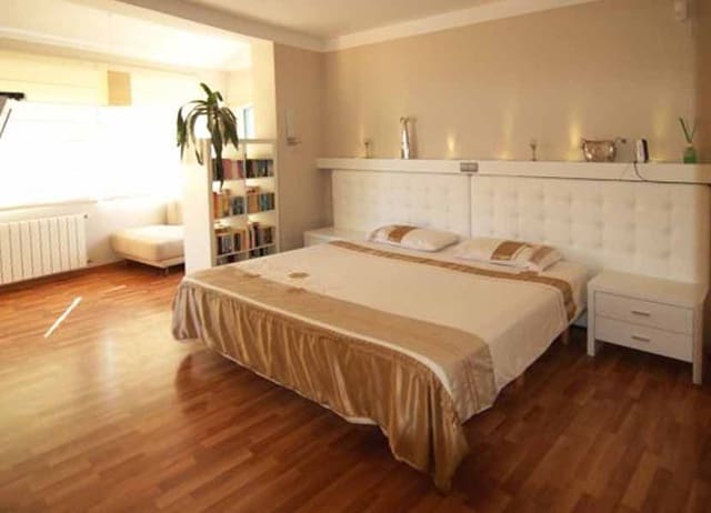 7 Zimmer Villa zu verkaufen in Altea mit Pool Garage - 950.000 € (Ref: 3335452)