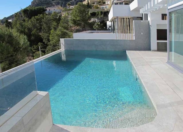 Chalet de 4 habitaciones en Altea en venta con piscina garaje - 2.850.000 € (Ref: 4088387)