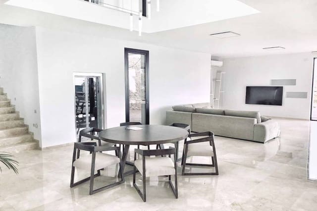 4 bedroom Villa for sale in Altea with pool garage - € 2,100,000 (Ref: 4088389)