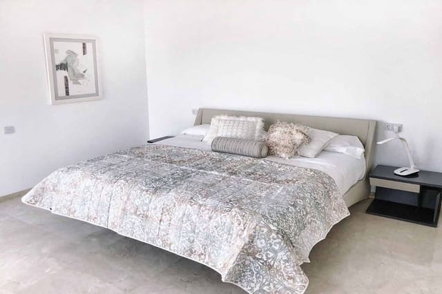 4 bedroom Villa for sale in Altea with pool garage - € 2,100,000 (Ref: 4088389)