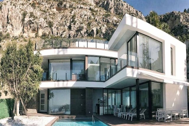 4 bedroom Villa for sale in Altea with pool garage - € 2,100,000 (Ref: 4088389)