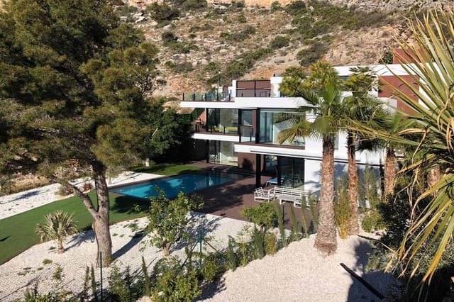 4 bedroom Villa for sale in Altea with pool garage - € 2,100,000 (Ref: 4088389)