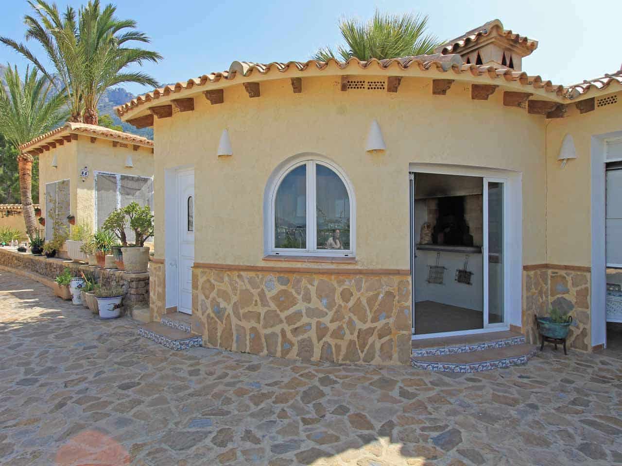 6 bedroom Villa for sale in Altea with pool garage - € 2,651,250 (Ref: 4088406)