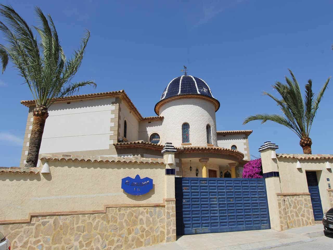 6 bedroom Villa for sale in Altea with pool garage - € 2,651,250 (Ref: 4088406)