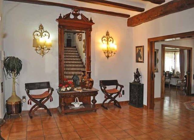 8 soverom Villa til salgs i Ontinyent med svømmebasseng garasje - € 5 500 000 (Ref: 4088451)