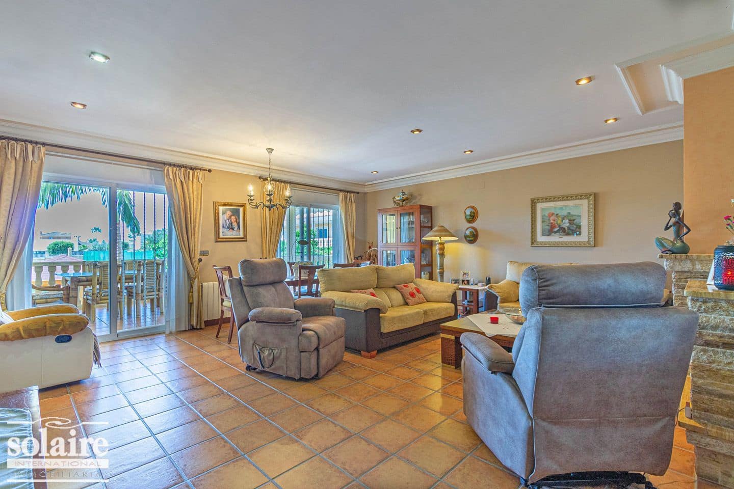 7 bedroom Villa for sale in Alfaz del Pi / L'Alfas del Pi with pool garage - € 830,000 (Ref: 4088461)