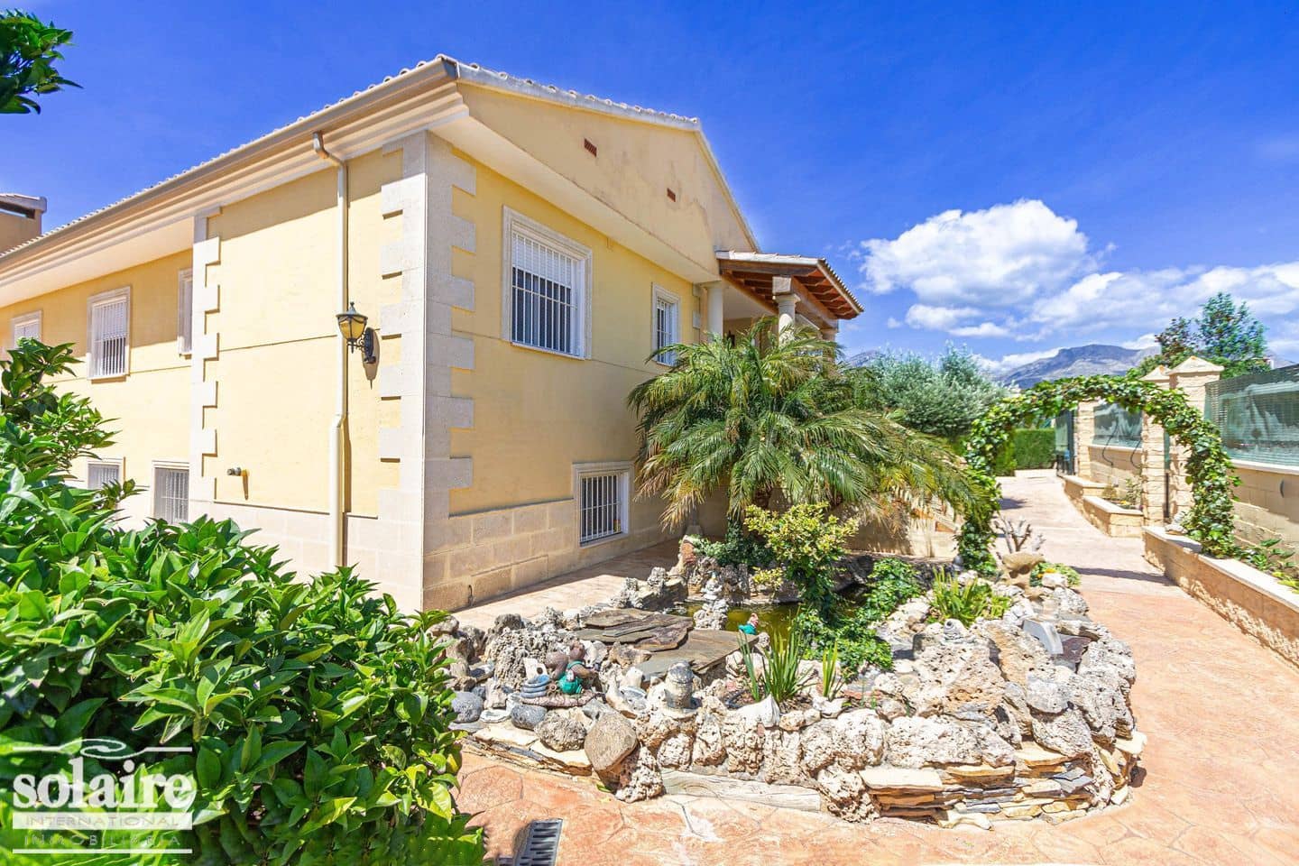 7 bedroom Villa for sale in Alfaz del Pi / L'Alfas del Pi with pool garage - € 830,000 (Ref: 4088461)