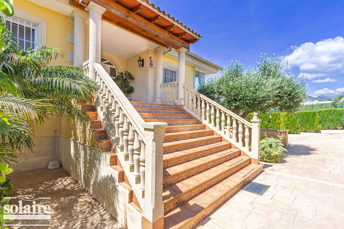 7 bedroom Villa for sale in Alfaz del Pi / L'Alfas del Pi with pool garage - € 830,000 (Ref: 4088461)