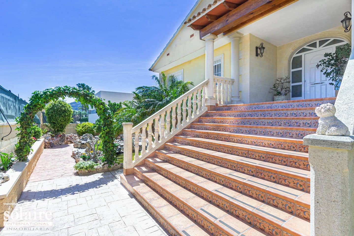 7 bedroom Villa for sale in Alfaz del Pi / L'Alfas del Pi with pool garage - € 830,000 (Ref: 4088461)