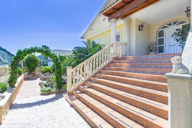 7 Zimmer Villa zu verkaufen in Alfaz del Pi / L'Alfàs del Pi mit Pool Garage - 830.000 € (Ref: 4088461)