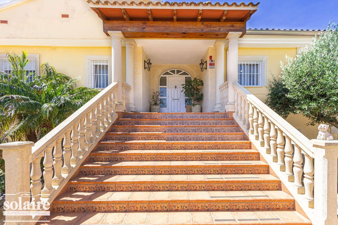 7 bedroom Villa for sale in Alfaz del Pi / L'Alfas del Pi with pool garage - € 830,000 (Ref: 4088461)