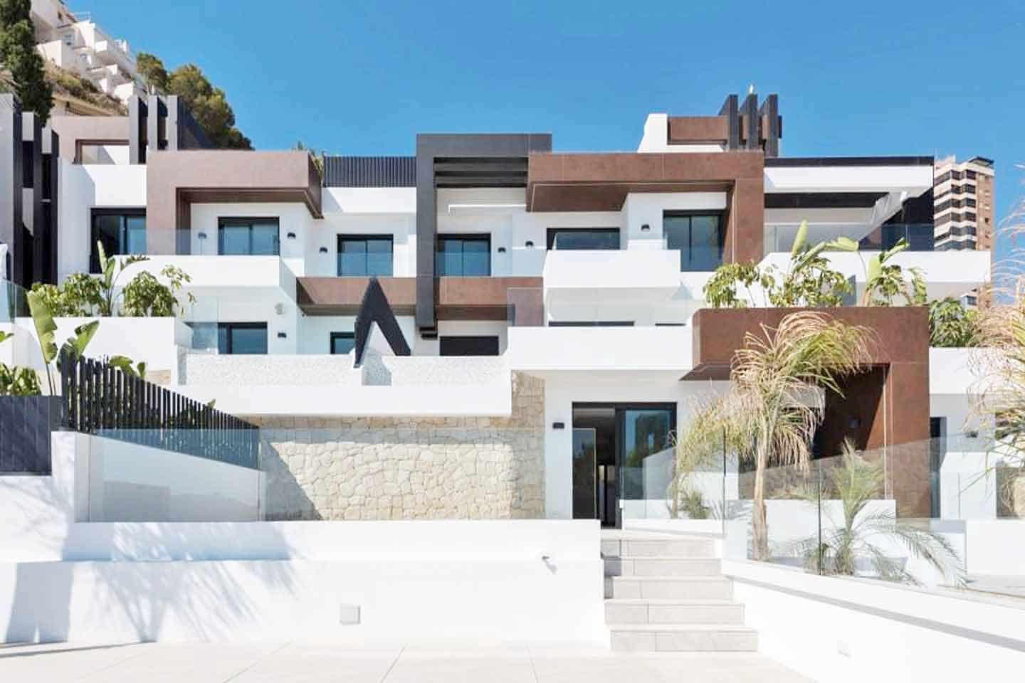 3 bedroom Apartment for sale in Benidorm with pool garage - € 1,650,000 (Ref: 4722646)