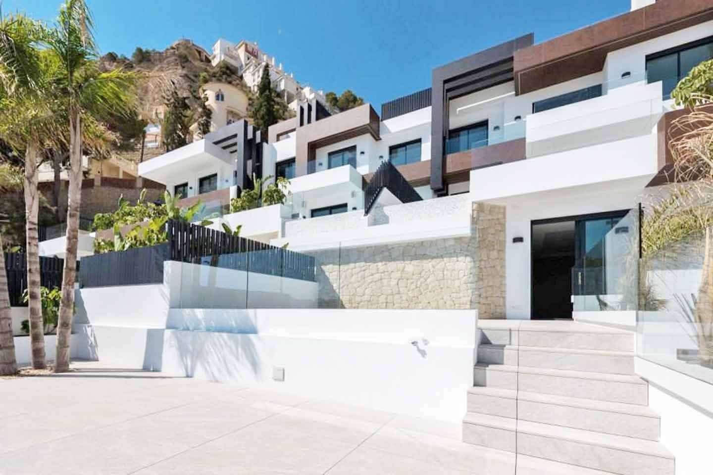 3 bedroom Apartment for sale in Benidorm with pool garage - € 1,650,000 (Ref: 4722646)