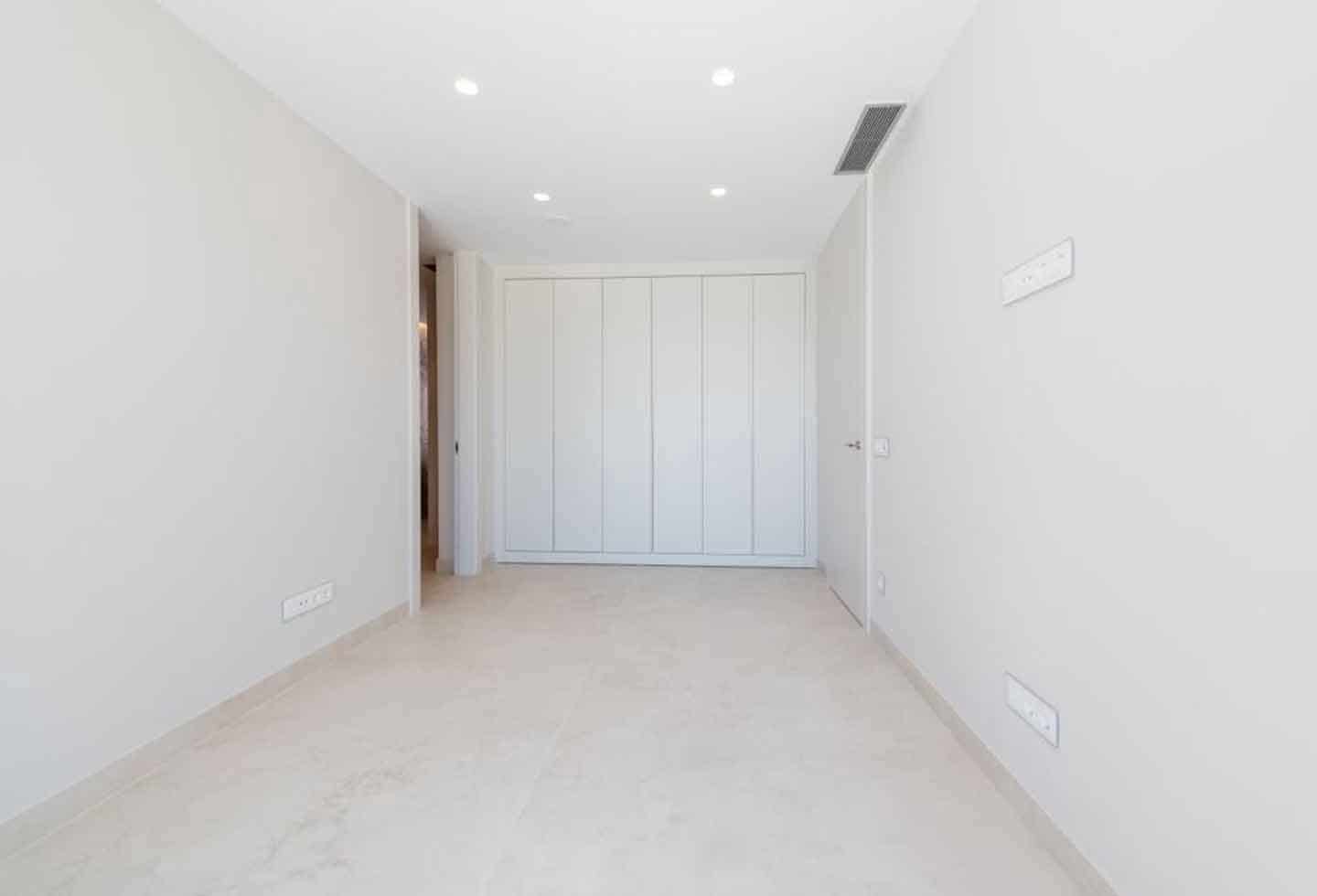 3 bedroom Apartment for sale in Benidorm with pool garage - € 1,650,000 (Ref: 4722646)