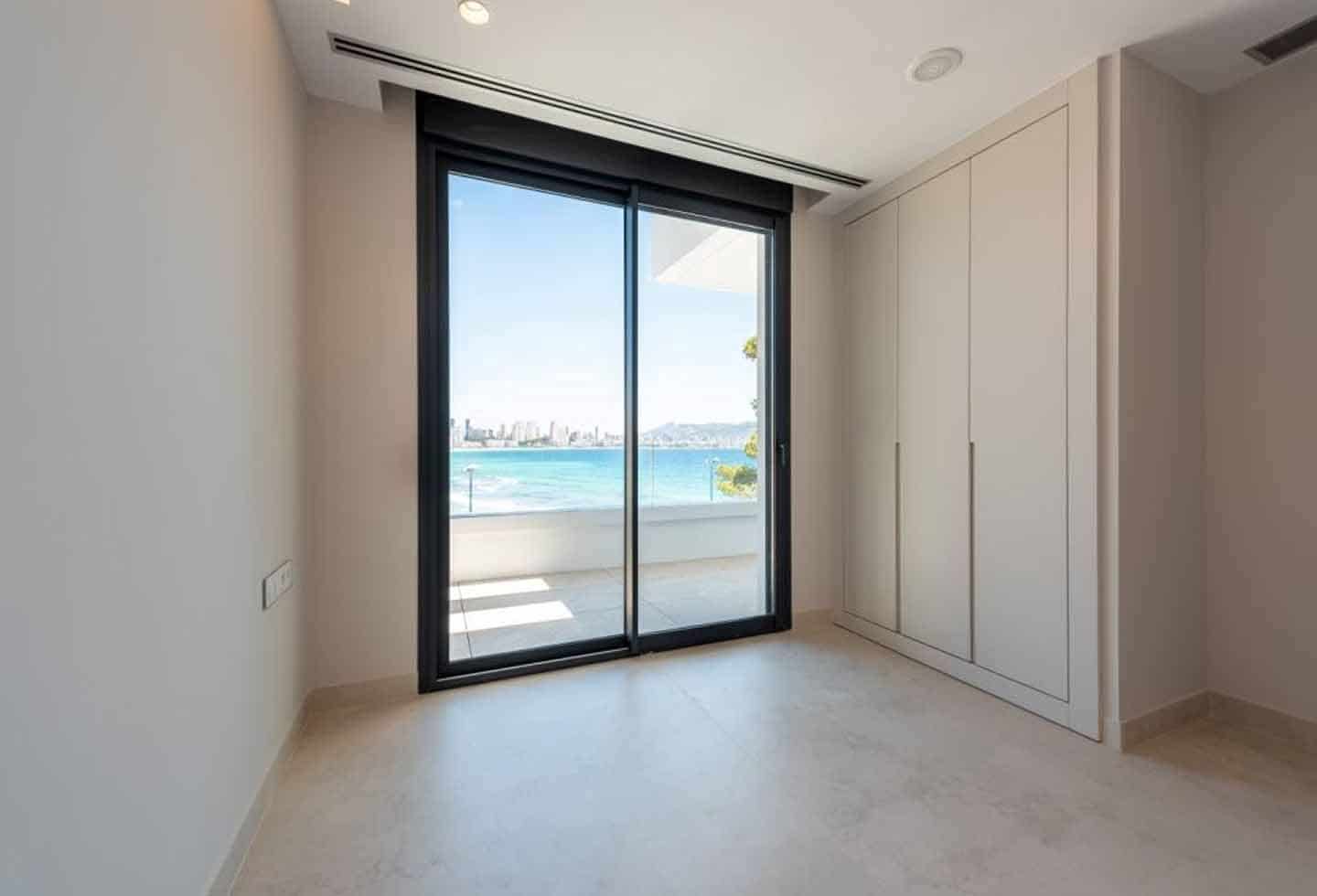 3 bedroom Apartment for sale in Benidorm with pool garage - € 1,650,000 (Ref: 4722646)