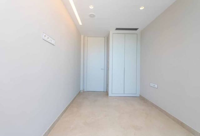 3 bedroom Apartment for sale in Benidorm with pool garage - € 1,650,000 (Ref: 4722646)