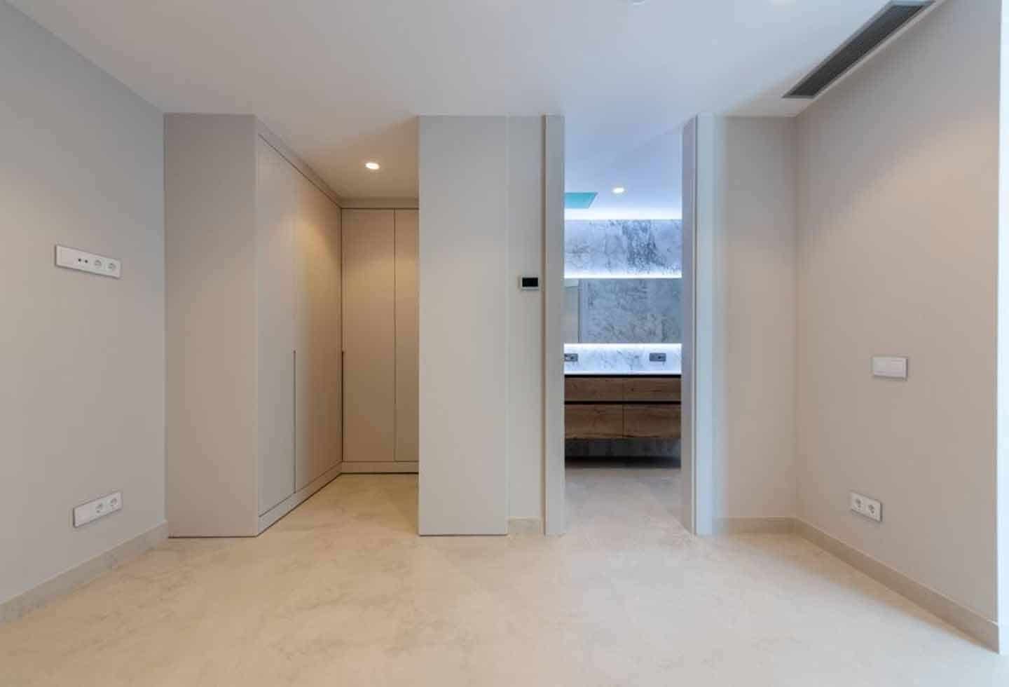 3 bedroom Apartment for sale in Benidorm with pool garage - € 1,650,000 (Ref: 4722646)