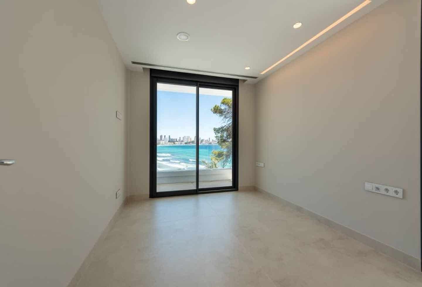 3 bedroom Apartment for sale in Benidorm with pool garage - € 1,650,000 (Ref: 4722646)