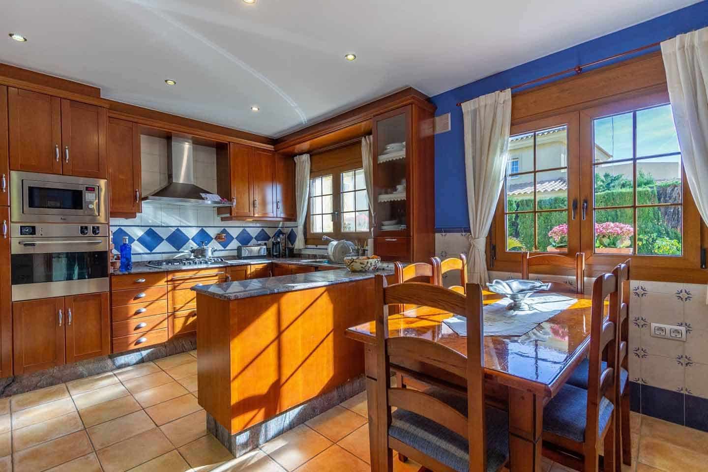 4 slaapkamer Villa te koop in La Nucia met zwembad - € 849.000 (Ref: 5031189)