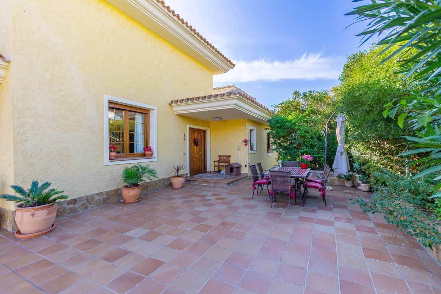 4 slaapkamer Villa te koop in La Nucia met zwembad - € 849.000 (Ref: 5031189)