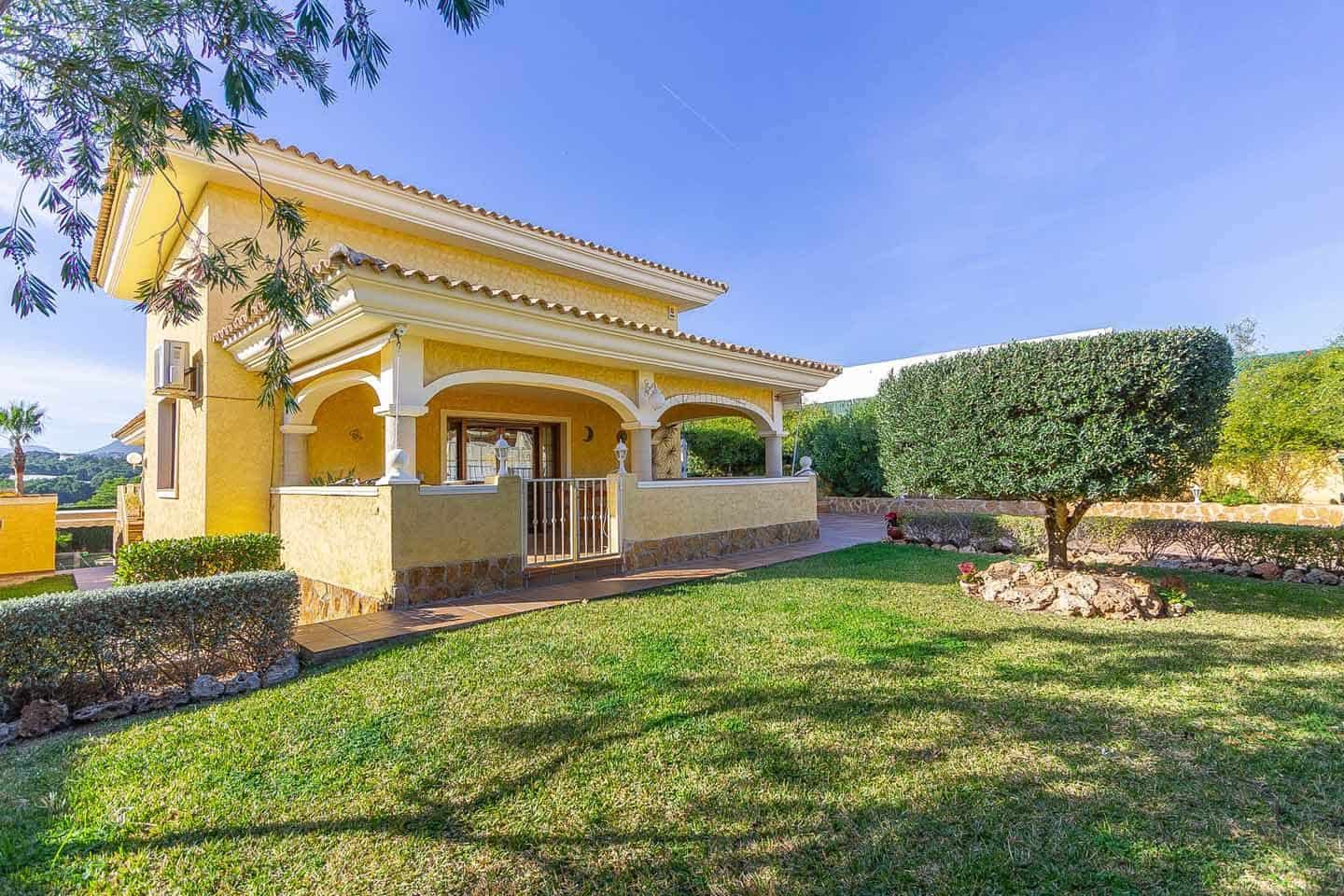 4 slaapkamer Villa te koop in La Nucia met zwembad - € 849.000 (Ref: 5031189)