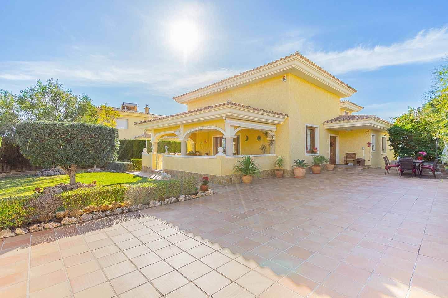 4 slaapkamer Villa te koop in La Nucia met zwembad - € 849.000 (Ref: 5031189)