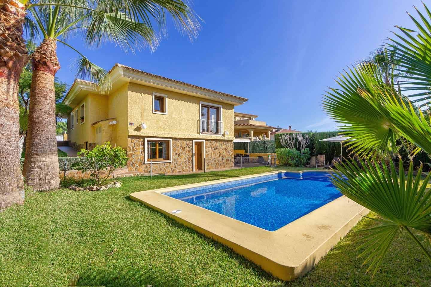 4 slaapkamer Villa te koop in La Nucia met zwembad - € 849.000 (Ref: 5031189)