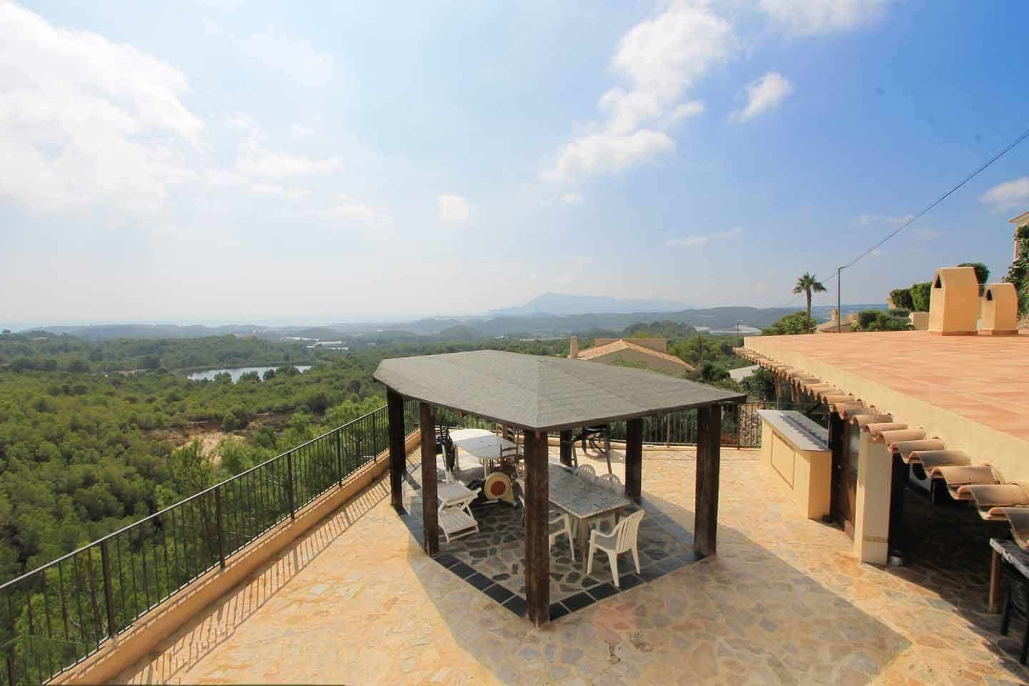 4 bedroom Villa for sale in Altea la Vella with pool garage - € 590,000 (Ref: 5469103)