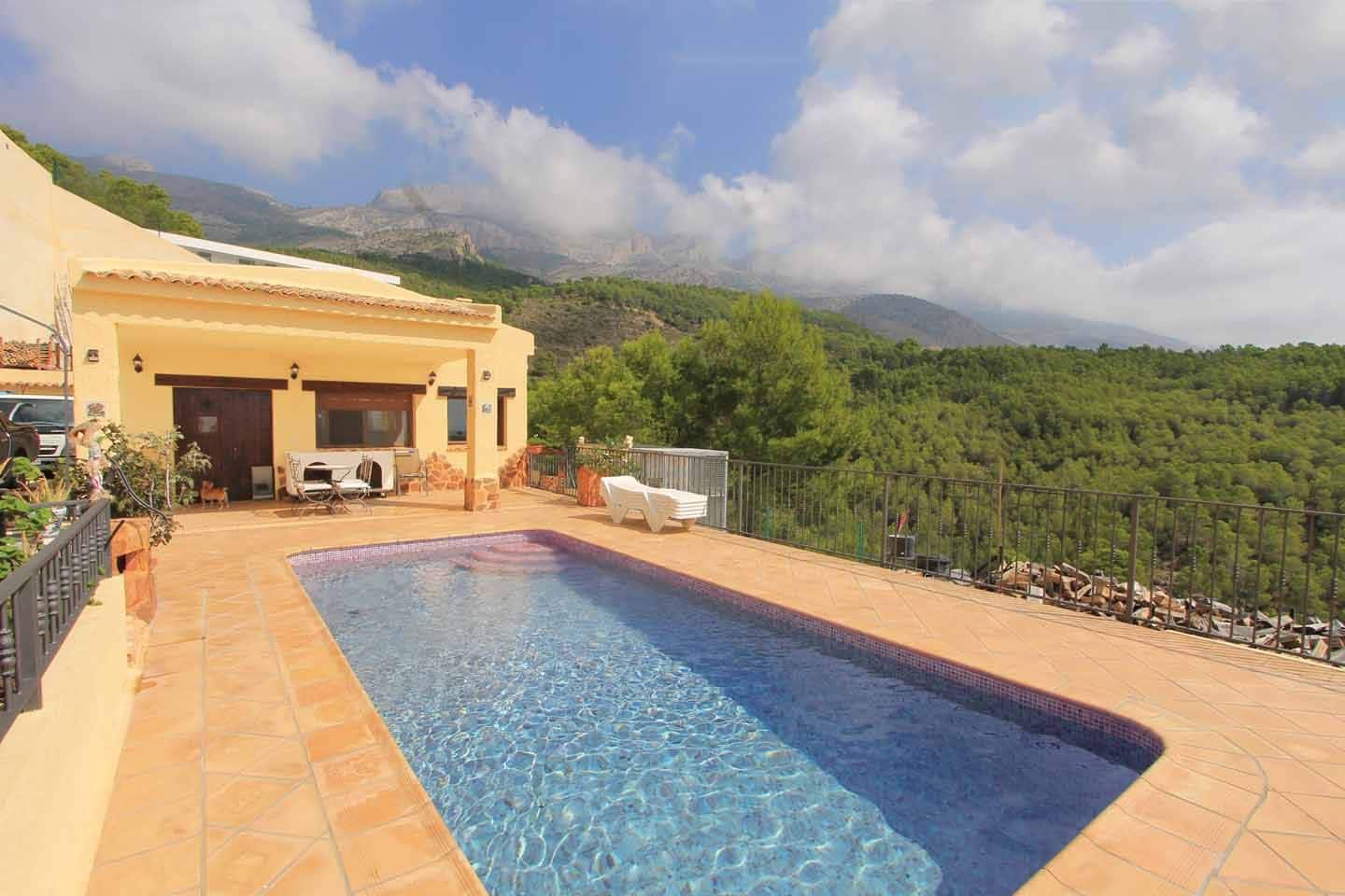 4 bedroom Villa for sale in Altea la Vella with pool garage - € 590,000 (Ref: 5469103)
