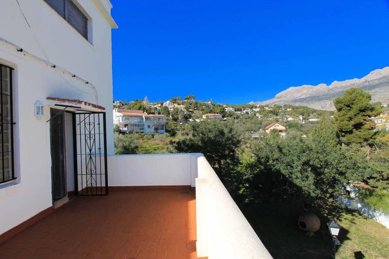 3 bedroom Villa for sale in Altea with pool garage - € 997,500 (Ref: 5859222)