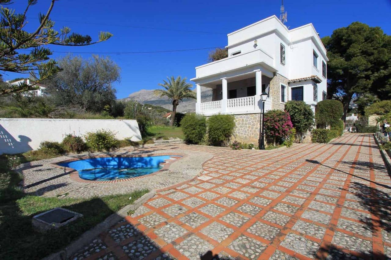 3 bedroom Villa for sale in Altea with pool garage - € 997,500 (Ref: 5859222)
