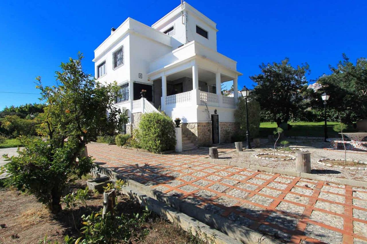 3 bedroom Villa for sale in Altea with pool garage - € 997,500 (Ref: 5859222)