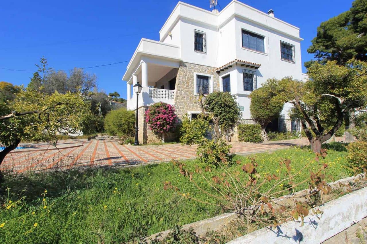 3 bedroom Villa for sale in Altea with pool garage - € 997,500 (Ref: 5859222)