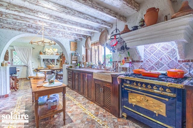 6 bedroom Villa for sale in Benidorm with pool garage - € 2,000,000 (Ref: 6263021)