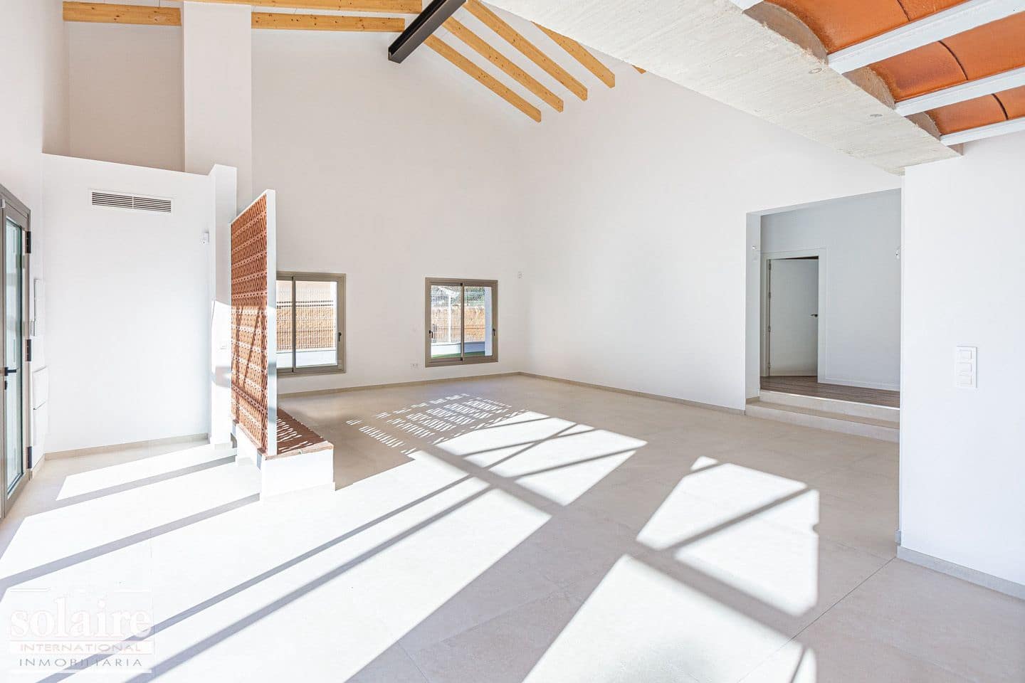 4 sypialnia Willa na sprzedaż w Orxeta z basenem garażem - 595 000 € (Ref: 7038903)