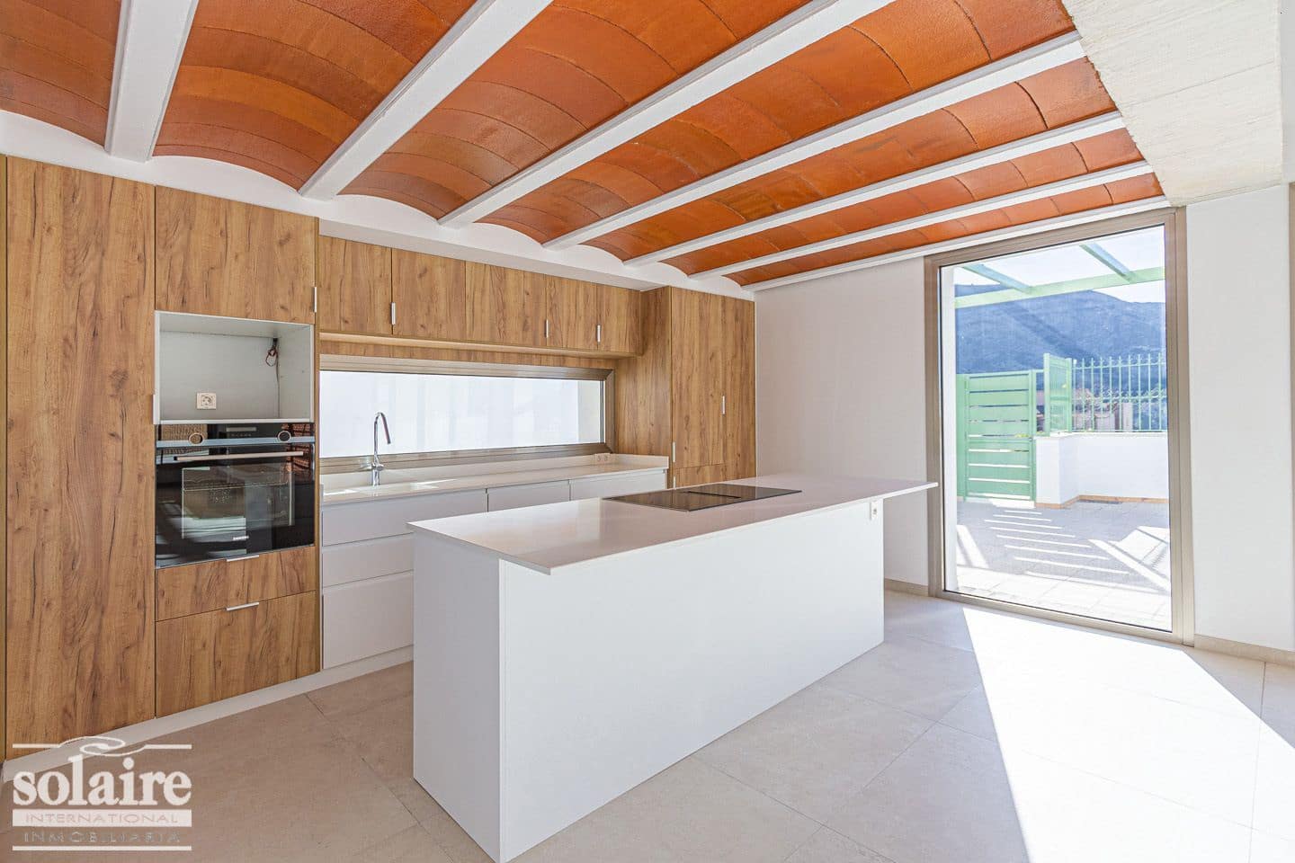 4 sypialnia Willa na sprzedaż w Orxeta z basenem garażem - 595 000 € (Ref: 7038903)