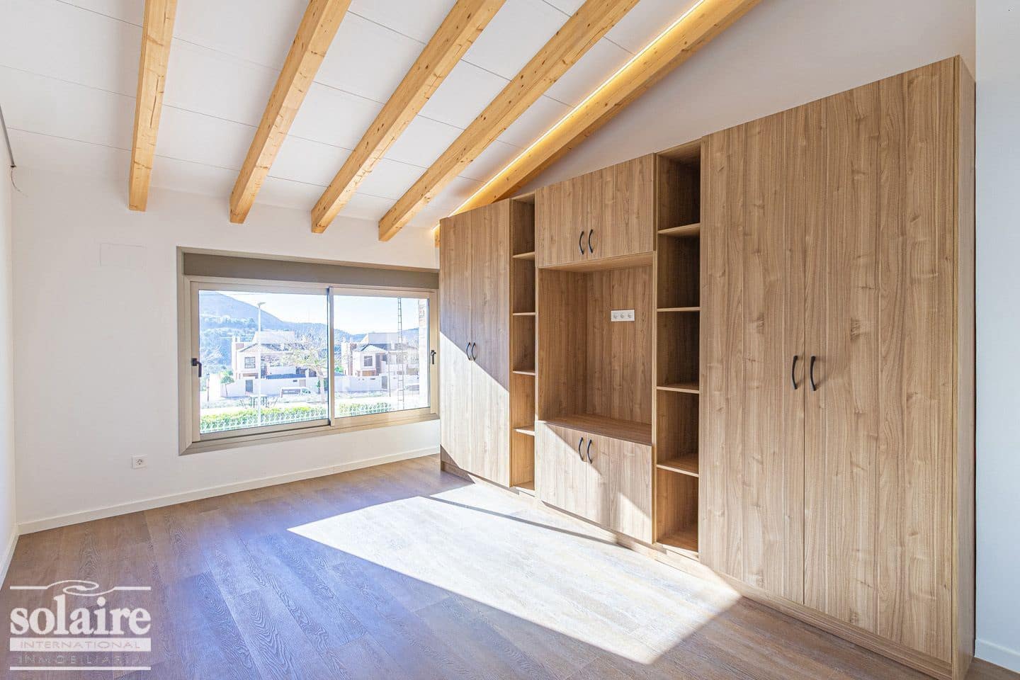 4 sypialnia Willa na sprzedaż w Orxeta z basenem garażem - 595 000 € (Ref: 7038903)