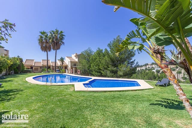 3 soverom Kjedet enebolig til salgs i Altea med svømmebasseng garasje - € 150 (Ref: 7475327)