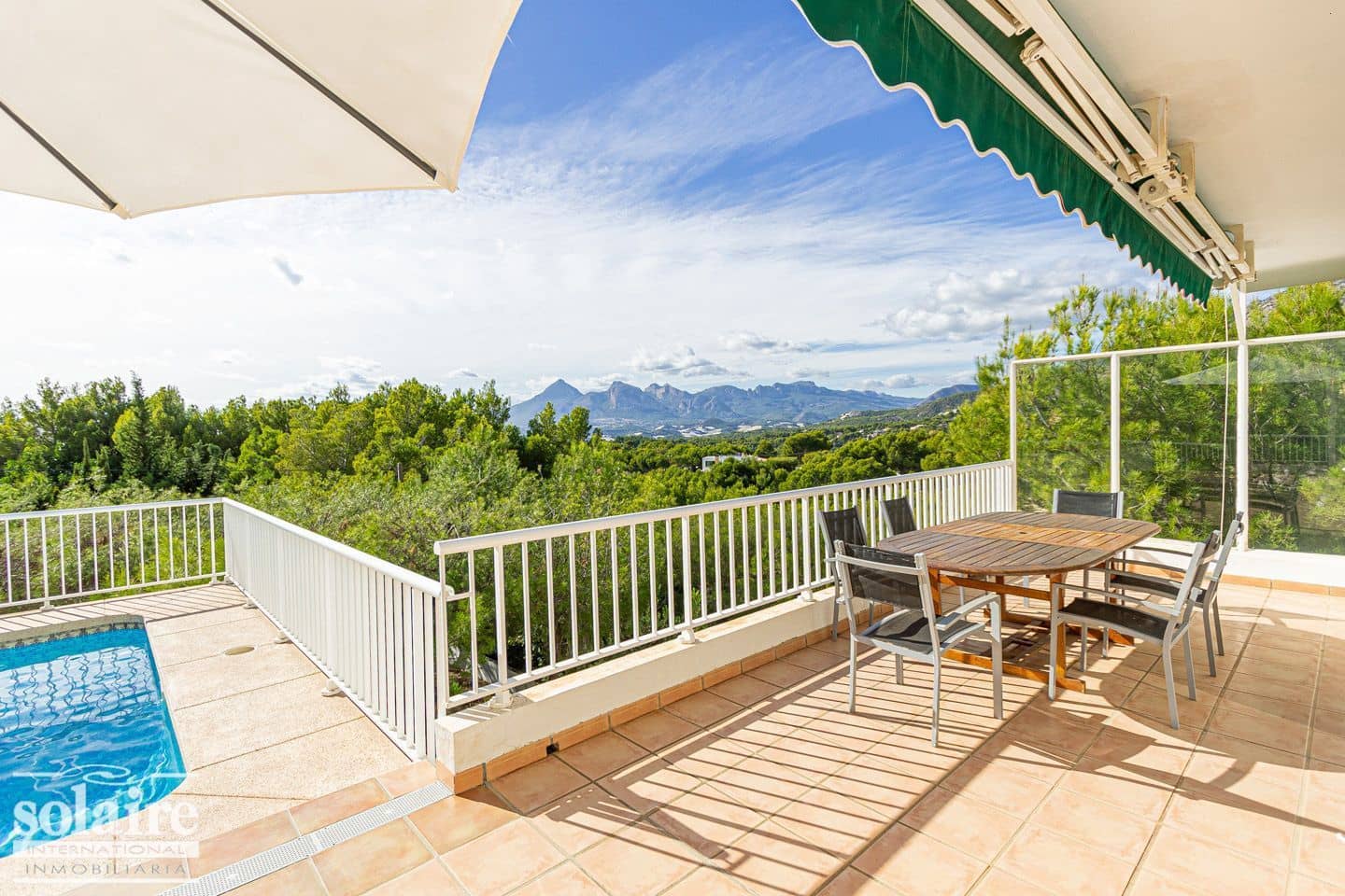 5 bedroom Villa for sale in Altea with pool garage - € 645,000 (Ref: 7910787)