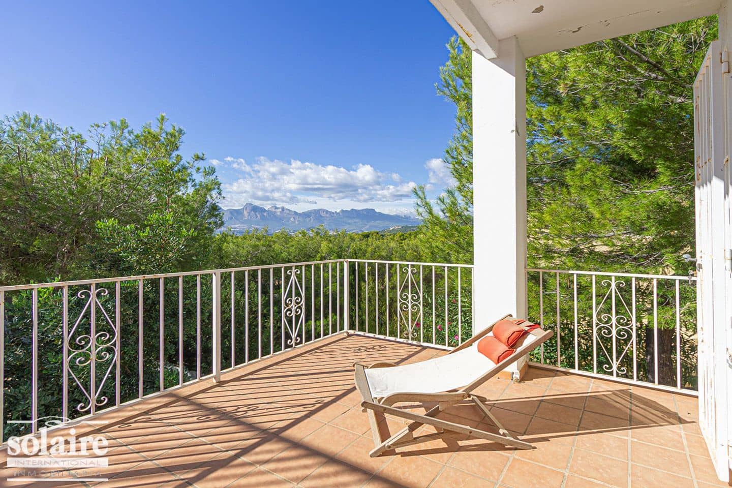 5 bedroom Villa for sale in Altea with pool garage - € 645,000 (Ref: 7910787)