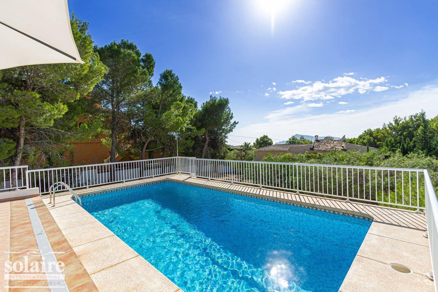 5 bedroom Villa for sale in Altea with pool garage - € 645,000 (Ref: 7910787)