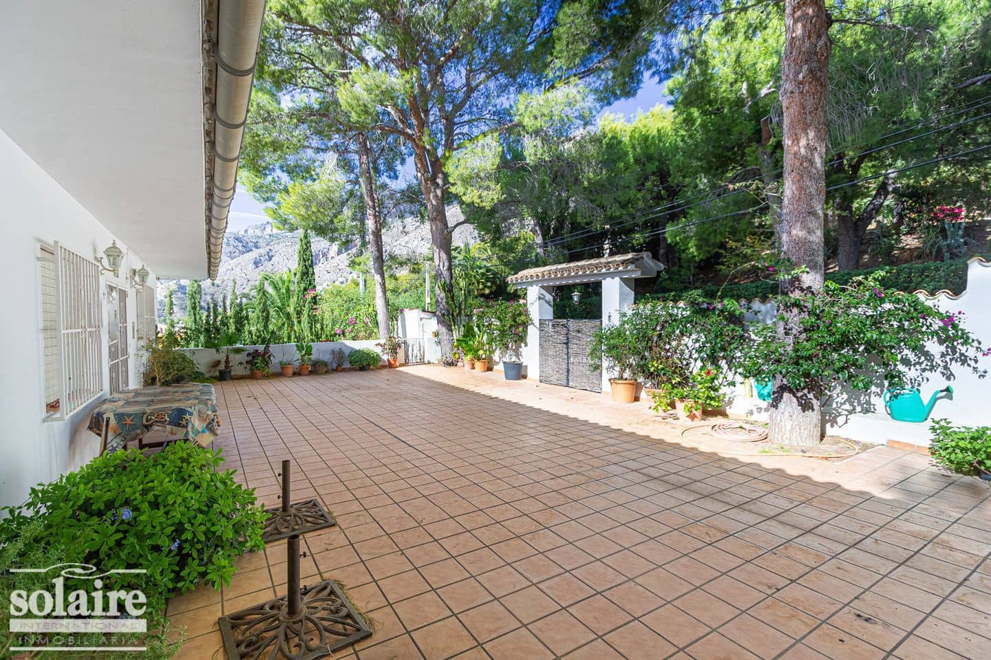 5 bedroom Villa for sale in Altea with pool garage - € 645,000 (Ref: 7910787)