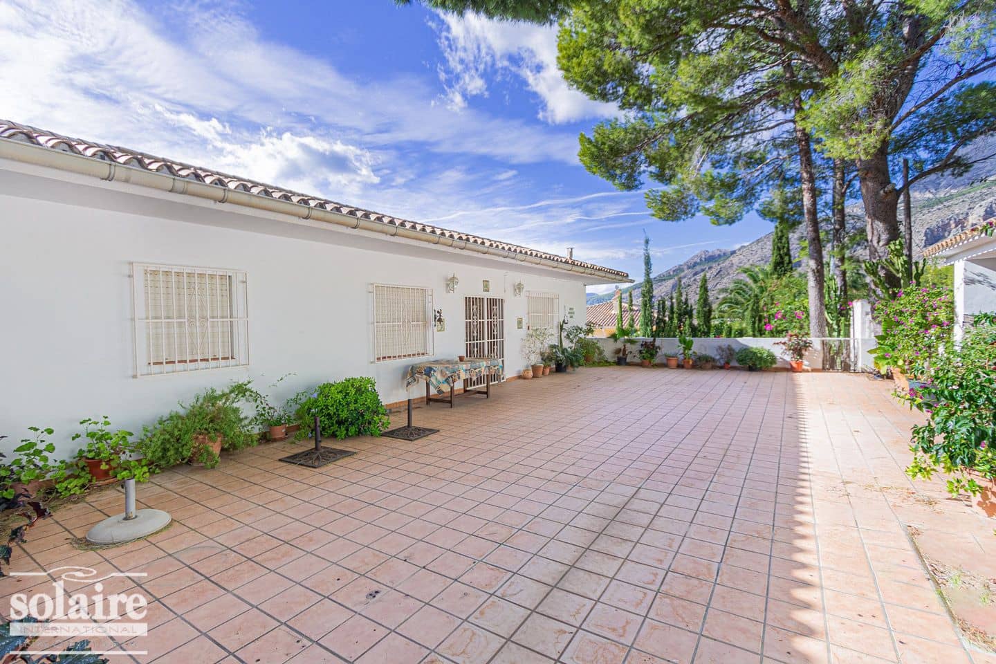 5 bedroom Villa for sale in Altea with pool garage - € 645,000 (Ref: 7910787)