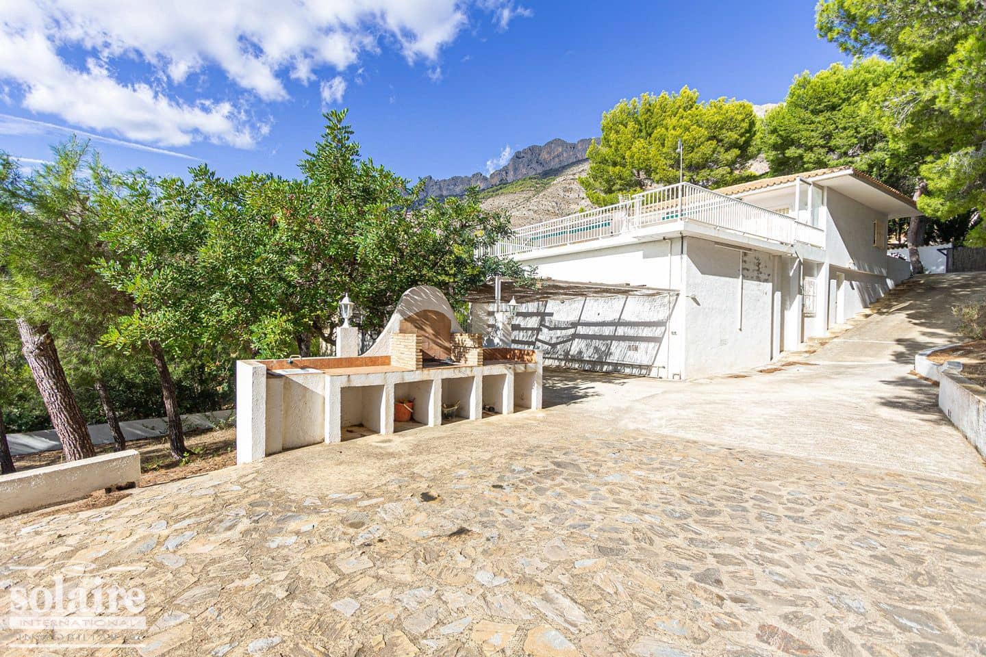 5 bedroom Villa for sale in Altea with pool garage - € 645,000 (Ref: 7910787)